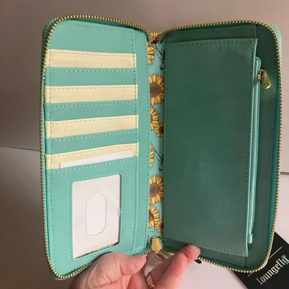 Loungefly Pocahontas Disney Princess Sunflower Women's Zip Around Wallet NWT - Picture 12 of 14